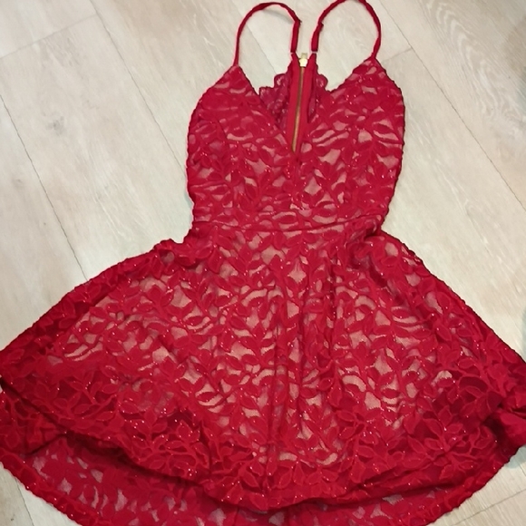 Elegant Red Lace Mini Dress - Picture 1 of 2